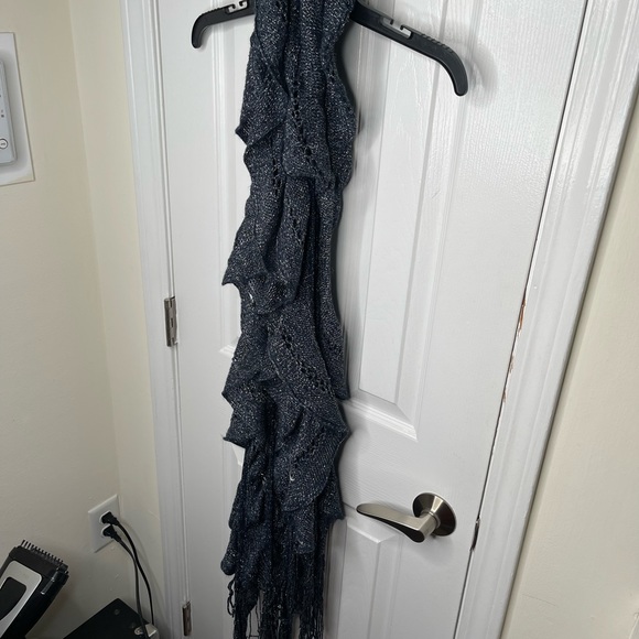 Women’s Scarf Bundle - Picture 5 of 11